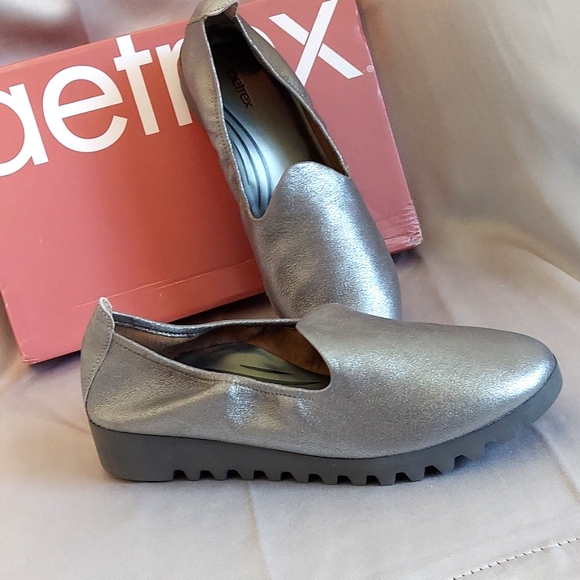 Aetrex Shoes, Size 8.5, Genuine Leather, Loafer Slip-on Silver, Arch Support NEW - Picture 8 of 11